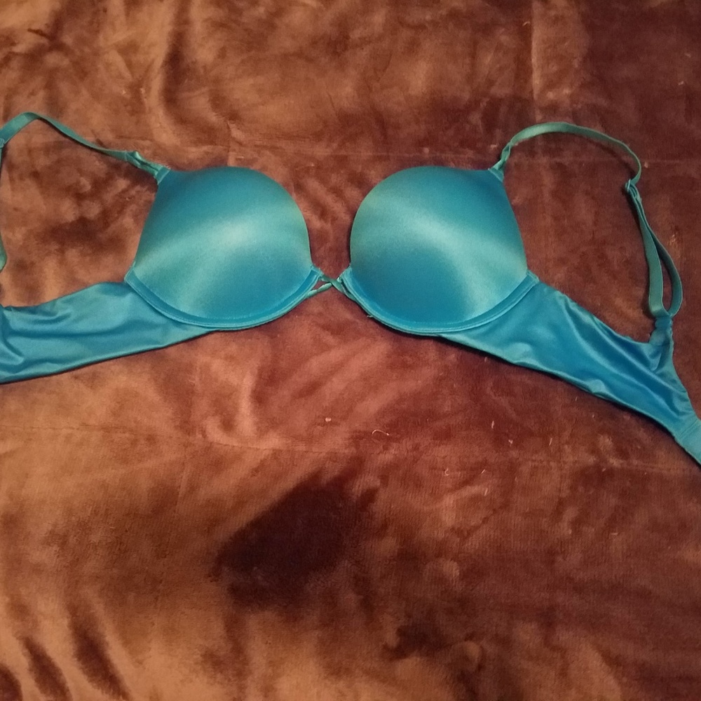 Victoria's Secret Bombshell Plunge Push Up (32 B)